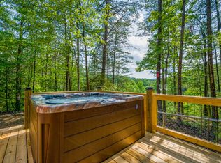 1209 Honeysuckle Ln, Sevierville, TN 37876
