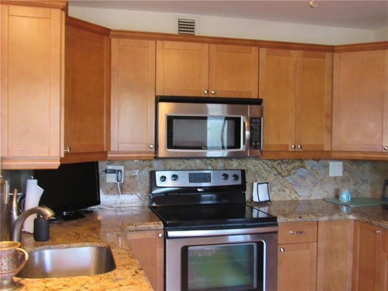 1st image of 332 Richmond E