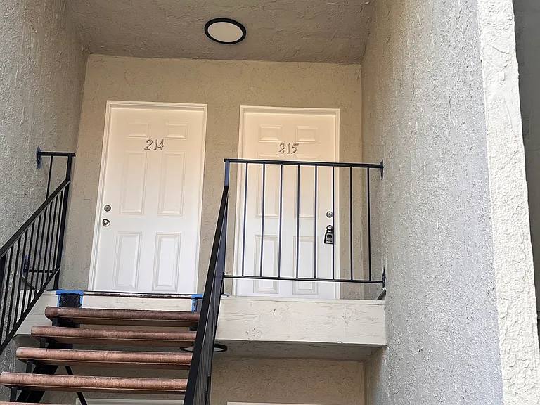 Knotty Apartments — Photo 35