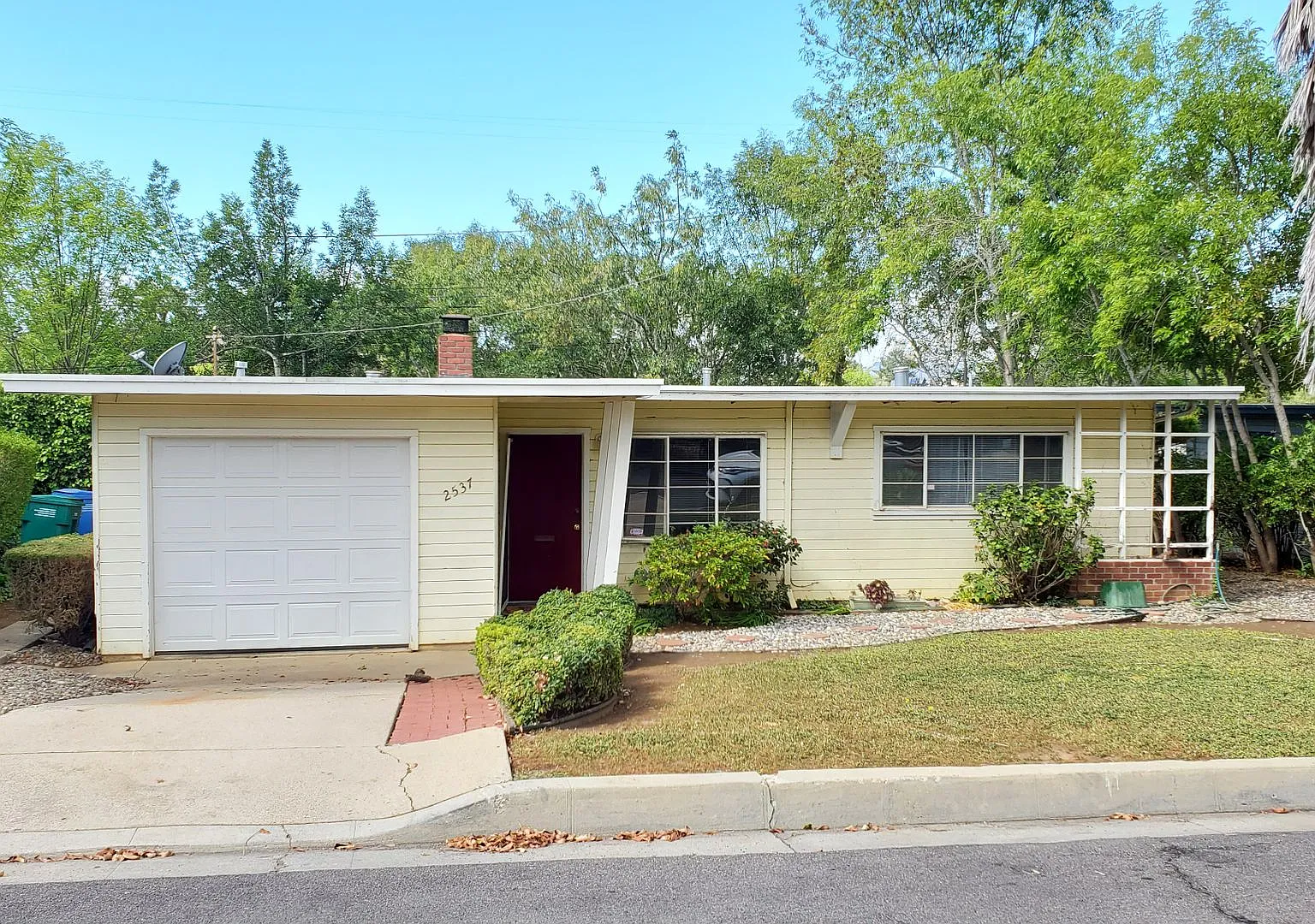 2537 Greta Place — Photo 1