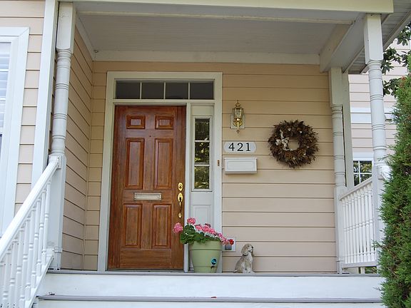 2nd image of 421 N Hanley Rd