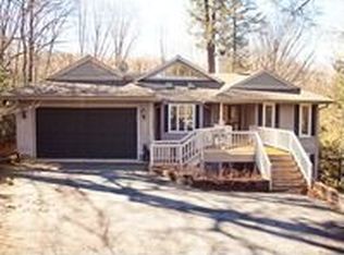 1271 Falls Dr E, Highlands, NC 28741