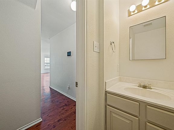 5th image of 2219 Georgian Dr
