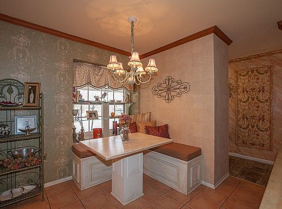 Magnificent built-in table and bench seating