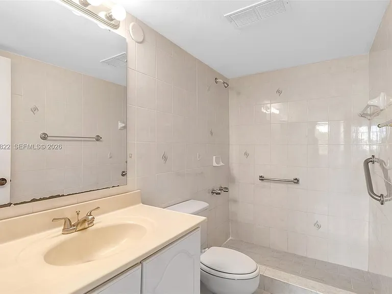 9820 S Hollybrook Lake Dr #106 — Photo 16