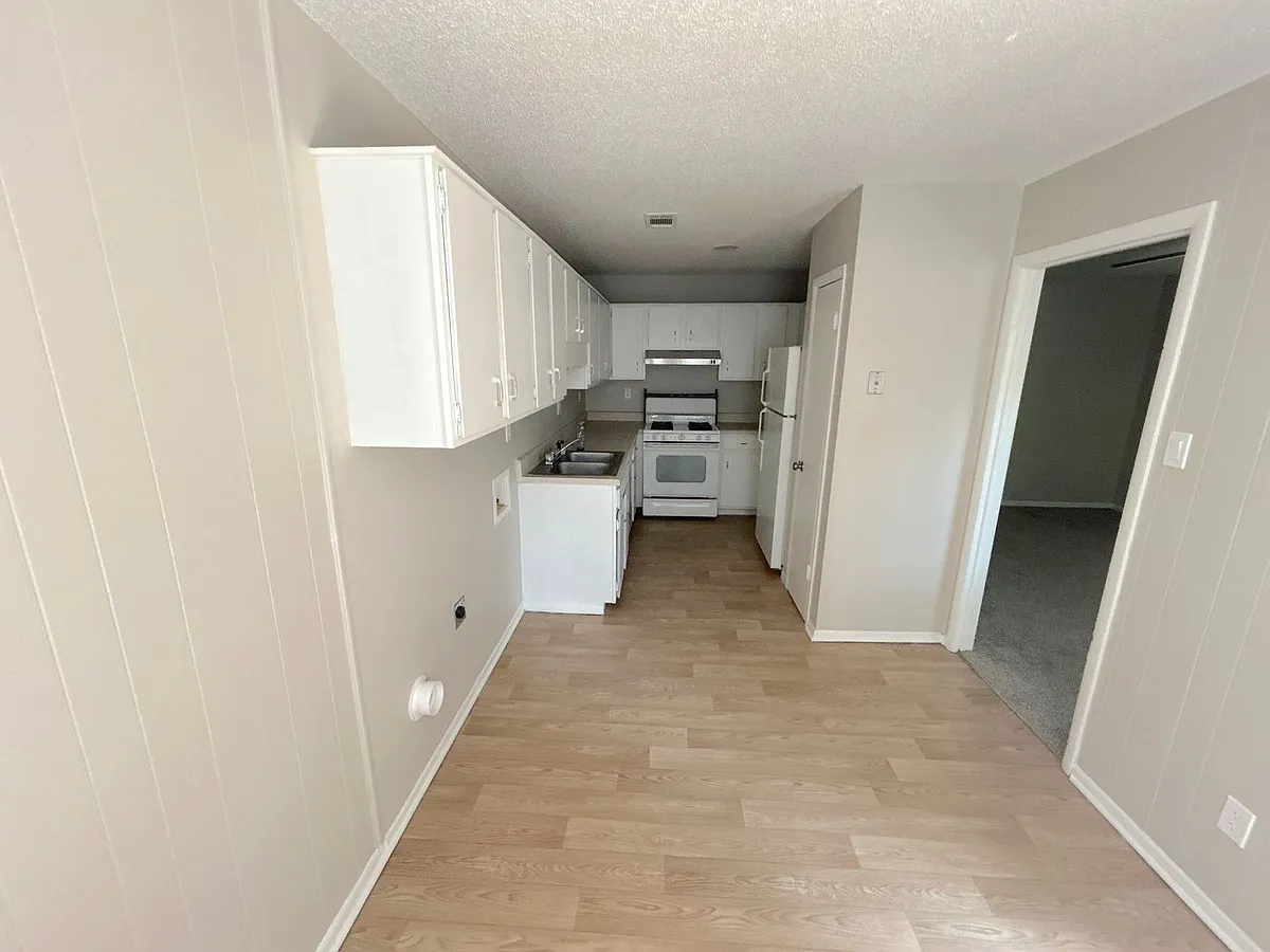 Building Photo - 2219 Goldbrier Ln