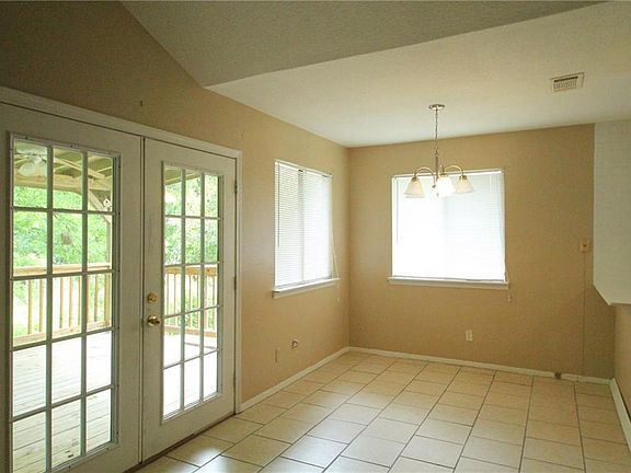 5th image of 427 Lake Creek Cir
