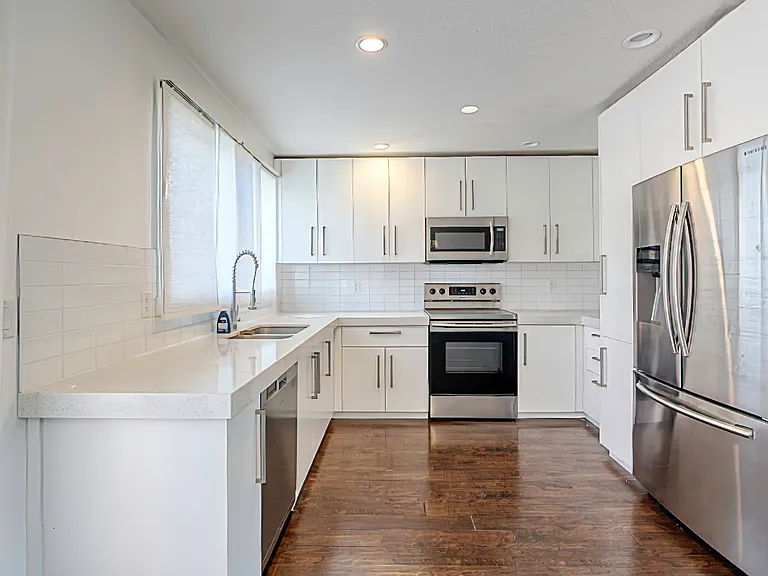 1530 Bayside Ave SW — Photo 2