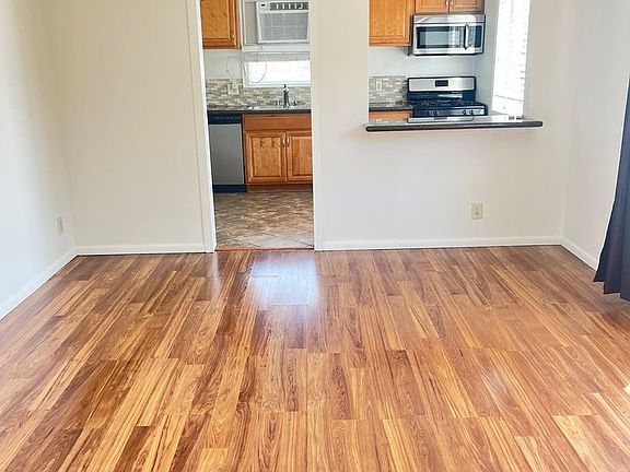 2nd image of 5140 Roseland St APT 2