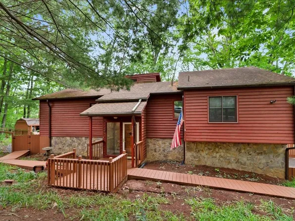 1200 Flint Dr, Christiansburg, VA 24073