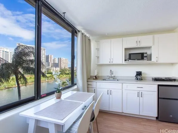 444 Niu St APT 812, Honolulu, HI 96815