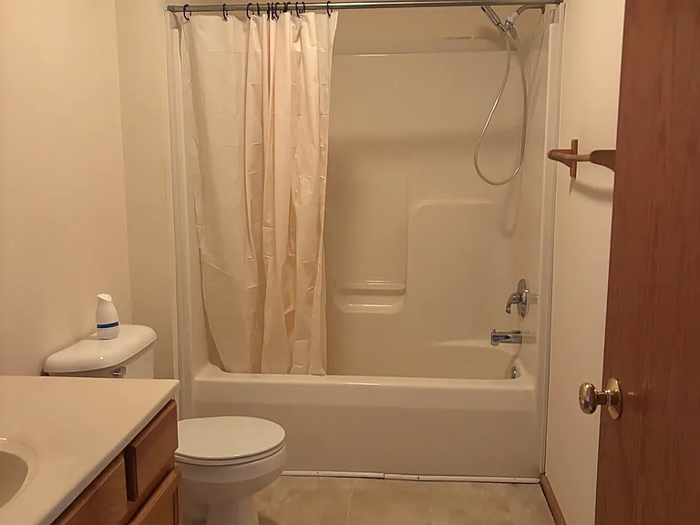 514 N Westmount Dr #4 — Photo 20