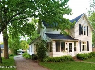 609 S Main St, Plainwell, MI 49080