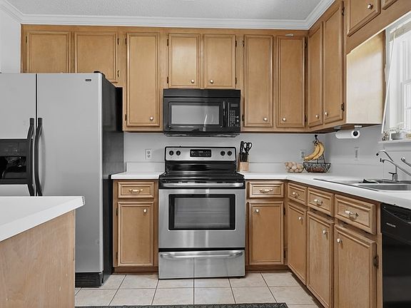 5th image of 1069 White Pond Rd