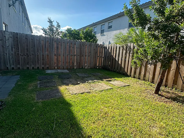 2616 SE 10th St #10 — Photo 10