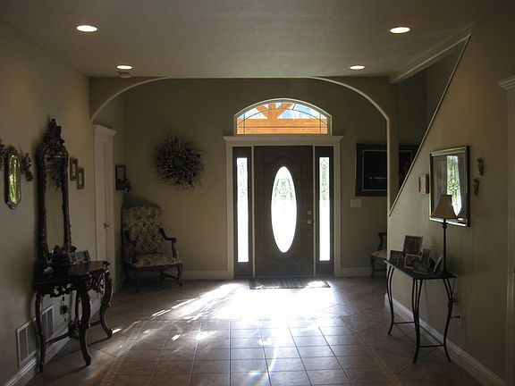 Foyer
						:
						Two story open to loft (17'),then 9ft ceilings,Gorgeous tile inlay