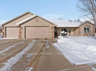 1385 Weatherstone Trl, De Pere, WI 54115
