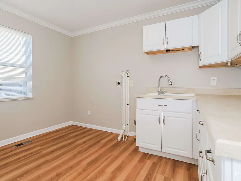 3047 James Pl — Photo 13
