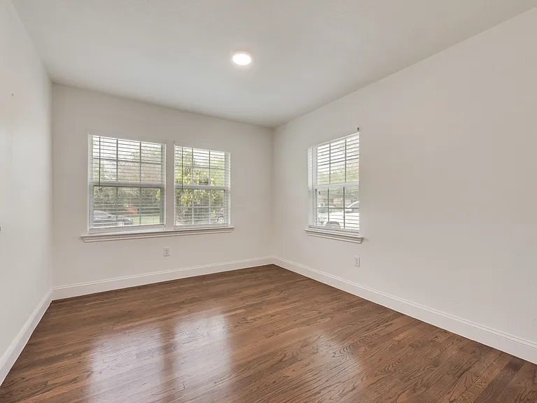 1104 Belvedere Dr — Photo 12