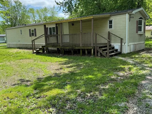 1033 N Jackson Ave, Salem, IL 62881