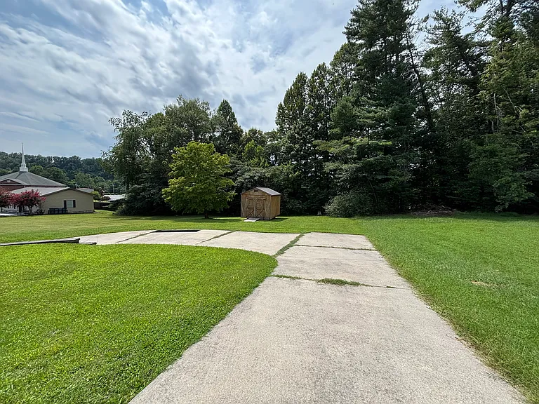 2323 Daniels Creek Rd — Photo 11