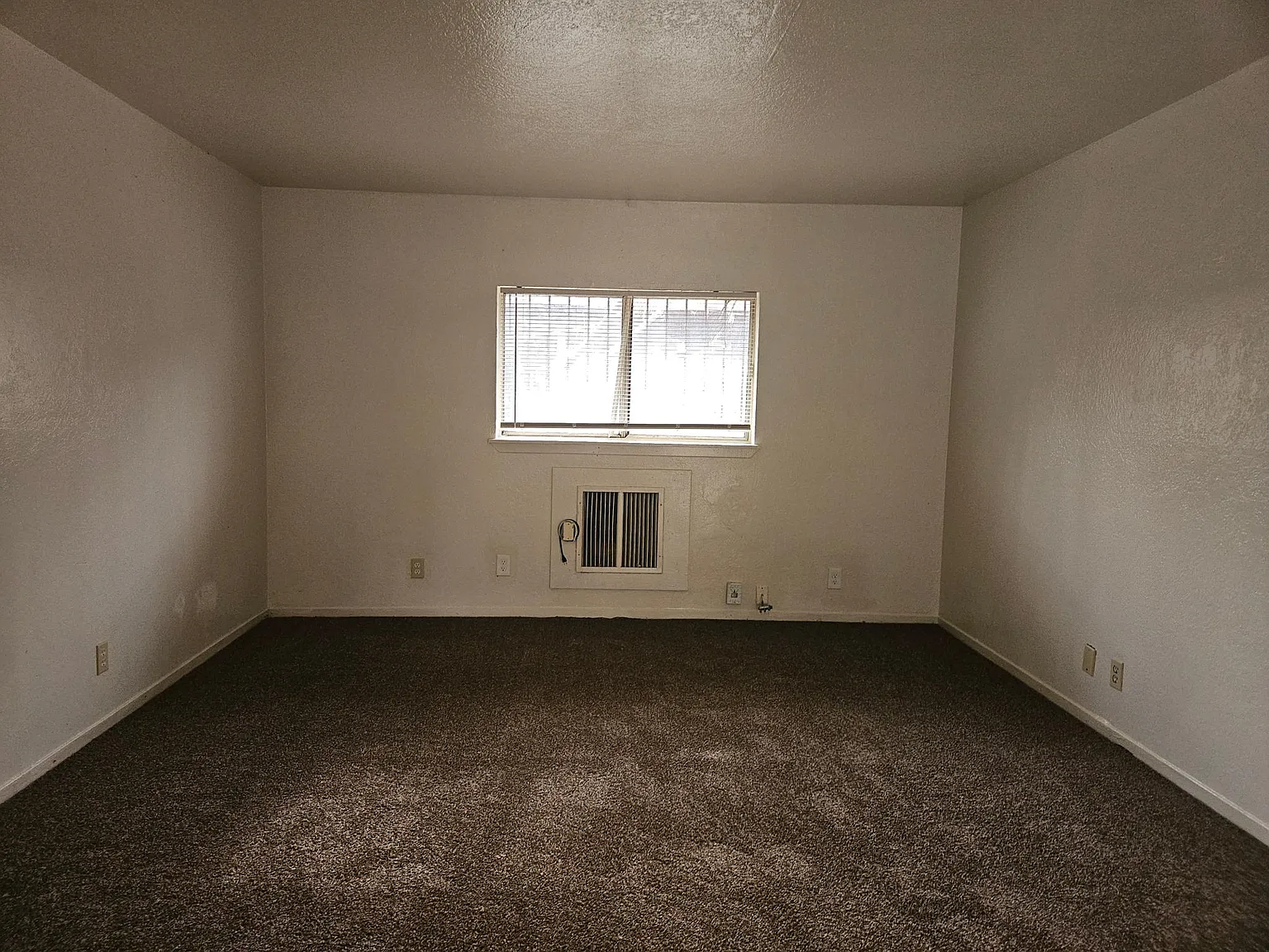 2 bed, $1,050 — Photo 2