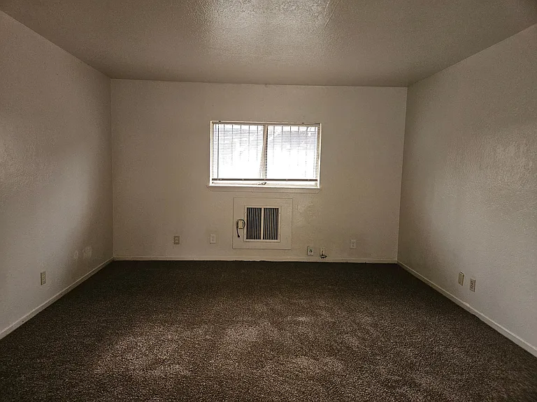 1563 N Brooks Ave #1563 — Photo 2