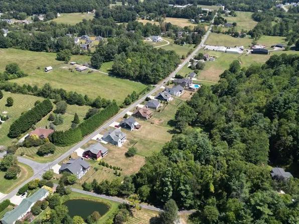 175 McDowell Rd, Mills River, NC 28759