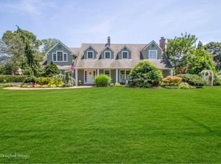 207 Tahlulah Ln, West Islip, NY 11795