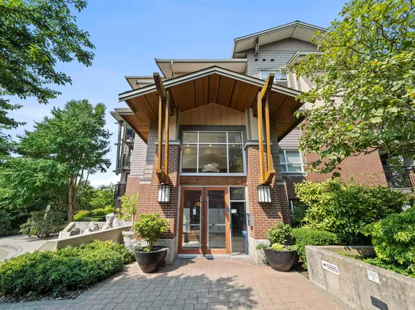 5885 Irmin St #302, Burnaby, BC V5J 0C2