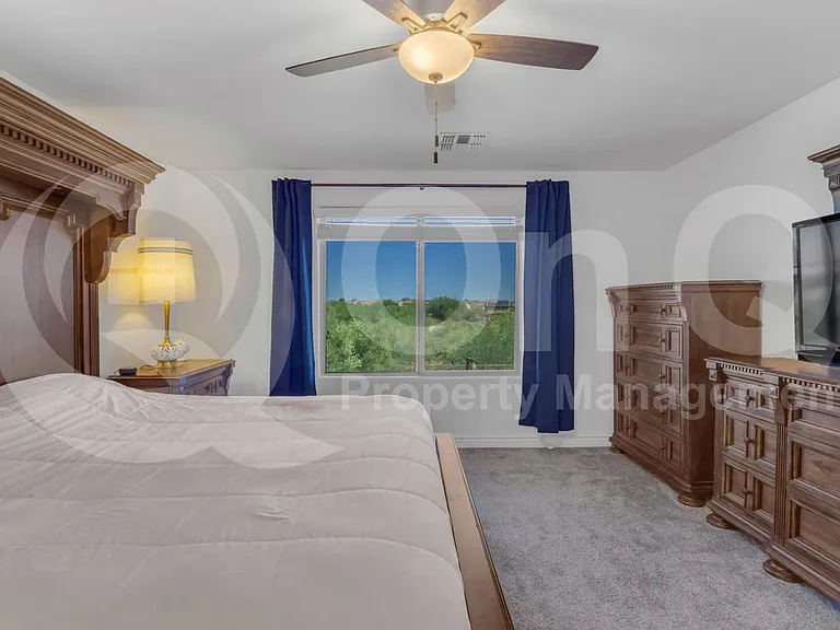 2561 N Hawthorn Dr — Photo 34