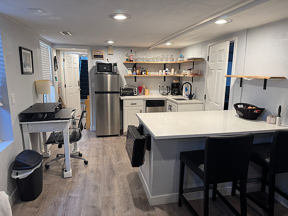3rd image of 1049 S Pennsylvania St #1