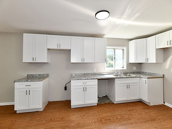 4th image of 3179 Beeler Ave