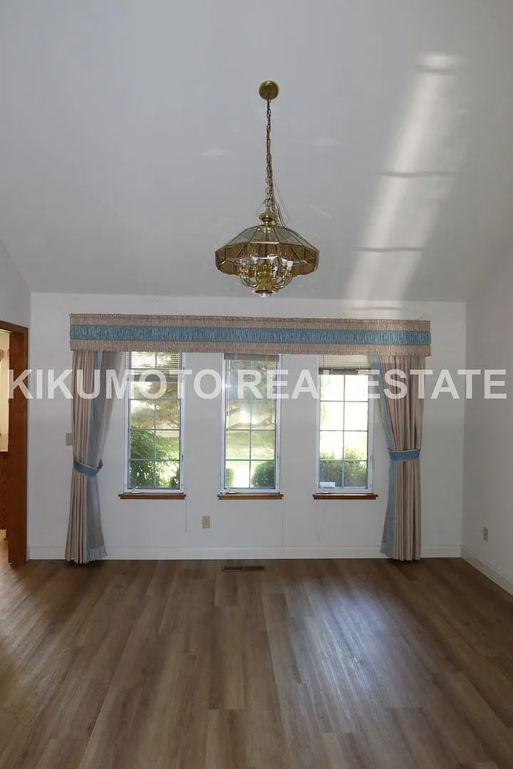 Riverlake 4 bedroom, 3 bath, 3 car home — Photo 3