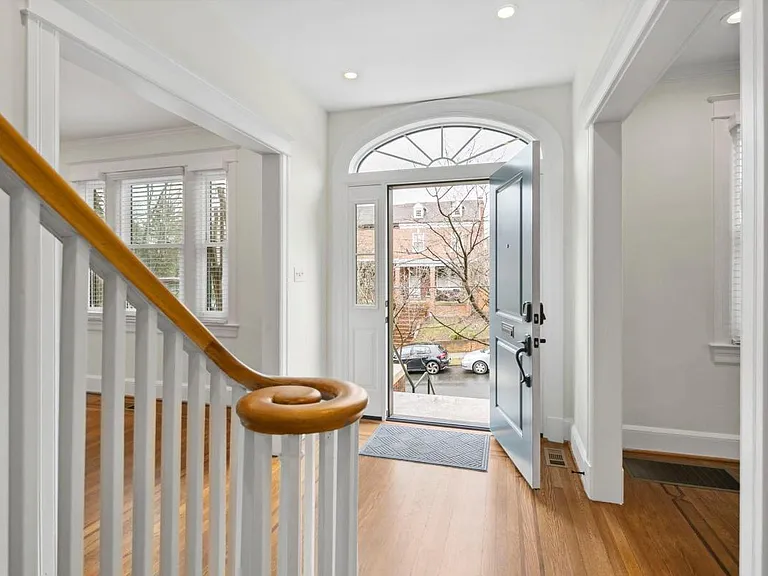 3643 Jenifer St NW — Photo 9