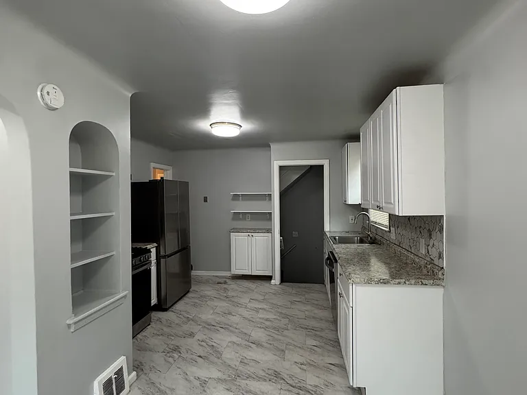 8904 Robson St — Photo 2
