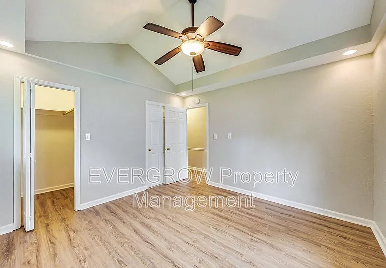 3962 Strathmore Dr — Photo 15