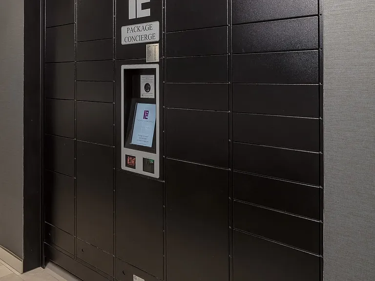 24/7 Secure package lockers