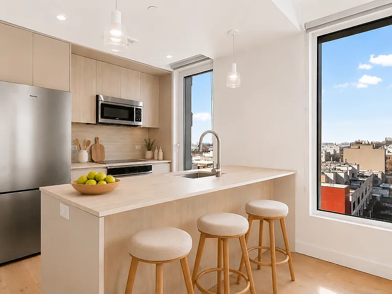 130 2nd St #9L — Photo 4