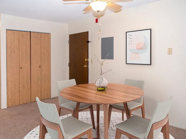 Valley Park Apartments — Photo 6