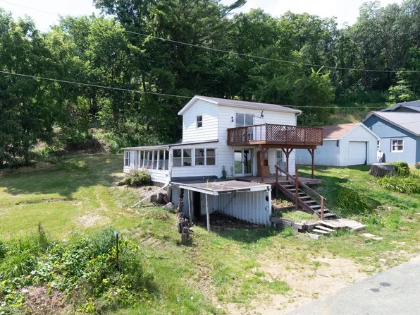 30825 Dickson Rd, La Crescent, MN 55947
