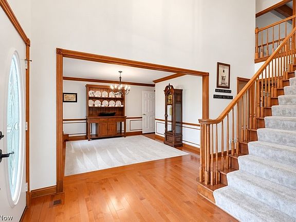 5th image of 9745 Bainbridge Rd