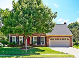 3295 Laneview Pl, Herndon, VA 20171