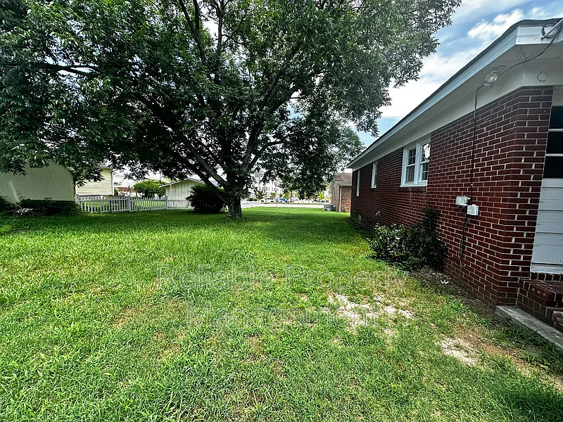 2 bed, 1.0 bath, 1000 sqft, $1,490 — Photo 2