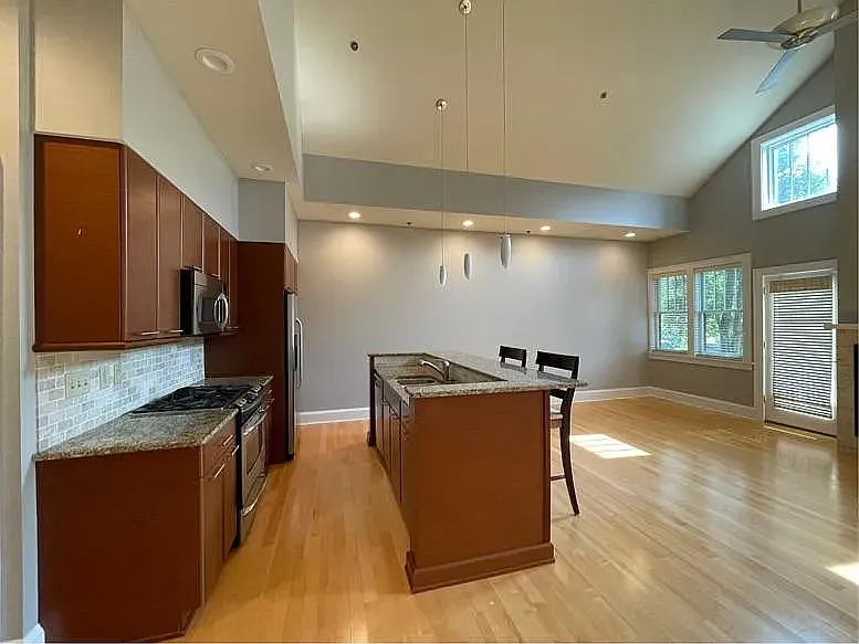 2 bed, 1274 sqft, $2,000 — Photo 3