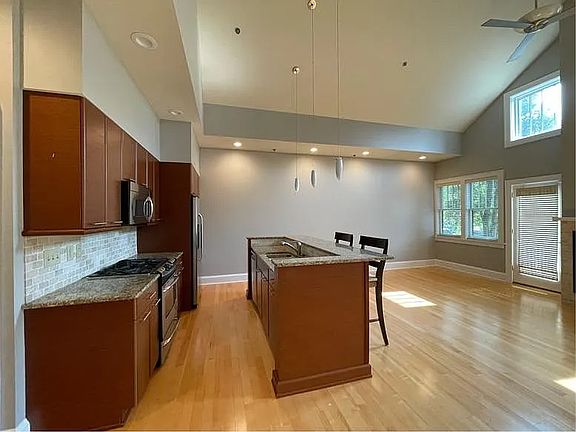 3rd image of 8 Fall Pippin Ln