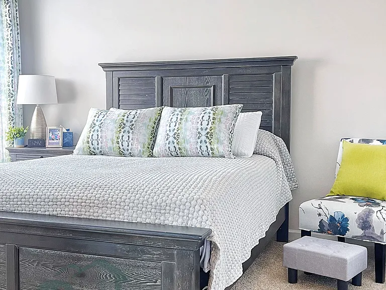 2nd bedroom - queen bed