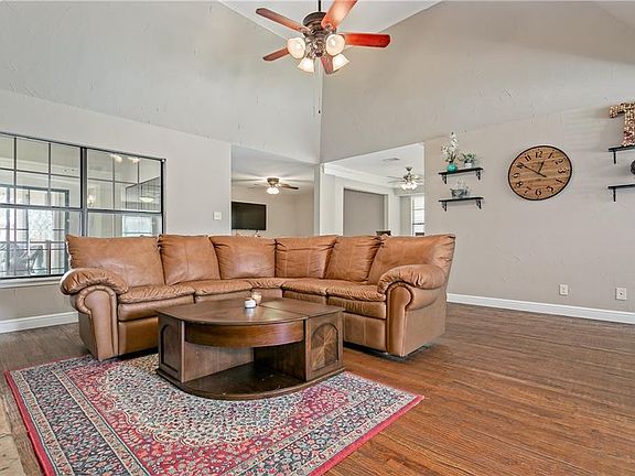 2nd image of 2613 Kimberly Dr