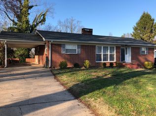 1048 17th Ave NW, Hickory, NC 28601