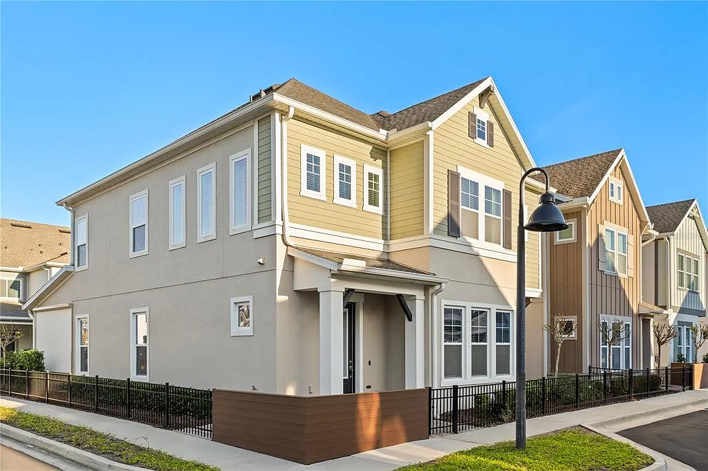 3 bed, 2.5 bath, 2776 sqft, $3,500 — Photo 2